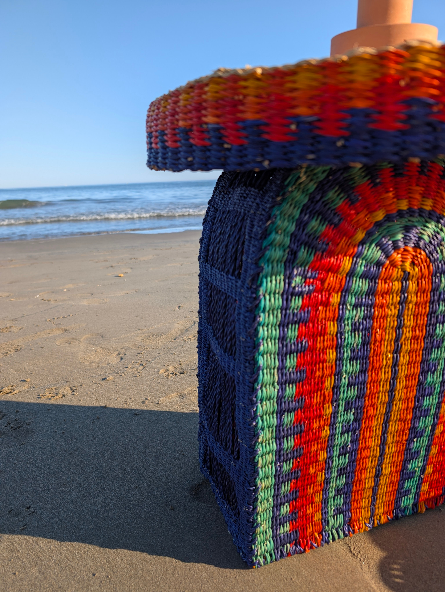 Close-up of the handwoven elephant grass over the metal wireframe base